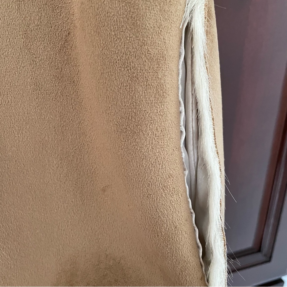 Vegan buckskin faux fur cascading sleeveless vest size small - Picture 4 of 12